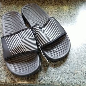 Men's Sandals NWT 9M Shocked
